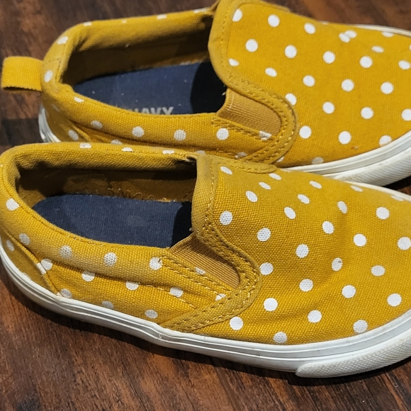 3/$20 🏷 Old Navy Toddler Slip On Shoes Size 6 - Picture 3 of 3
